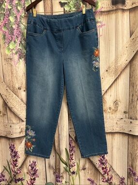 Alfred Dunner Dark Blue Cropped Jeans with Floral Embroidery